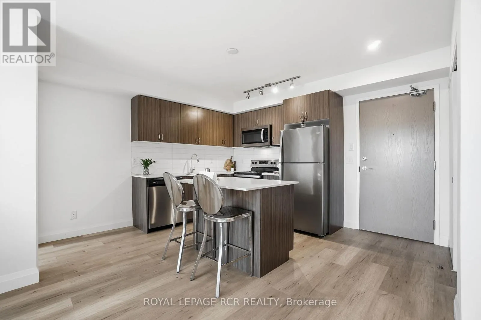 808 - 58 LAKESIDE TERRACE