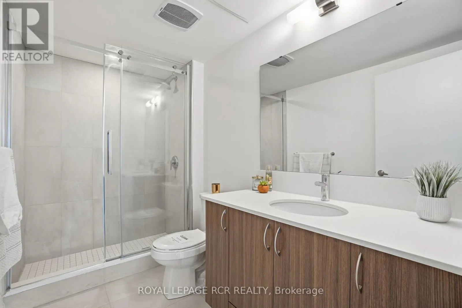 808 - 58 LAKESIDE TERRACE