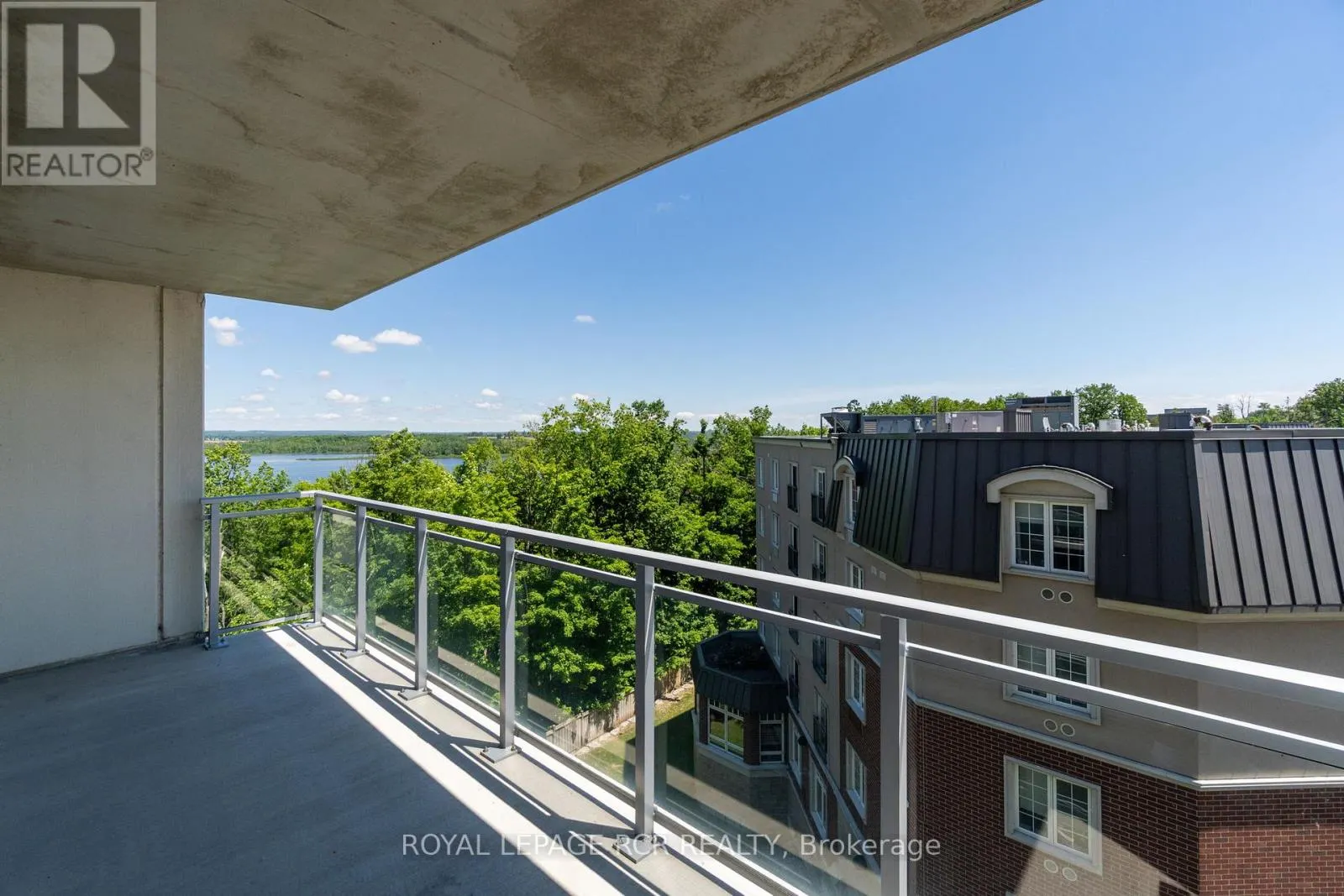808 - 58 LAKESIDE TERRACE