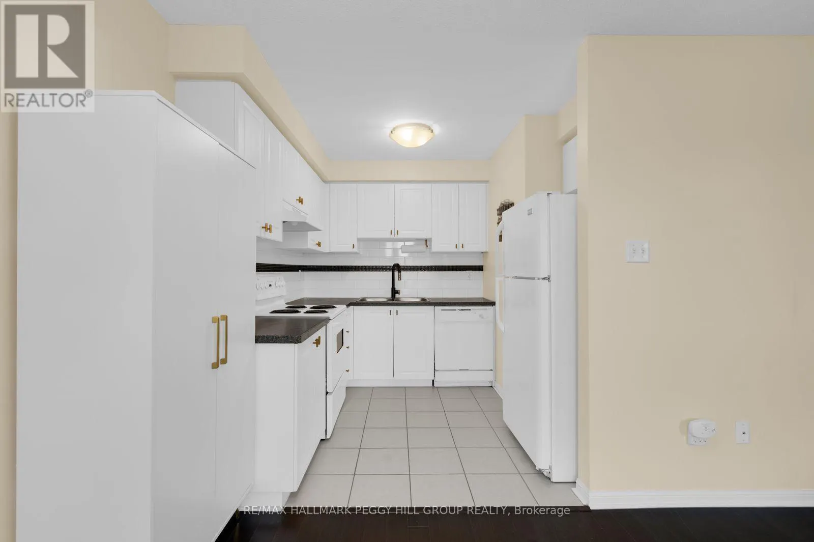 58 - 245 FERNDALE DRIVE S