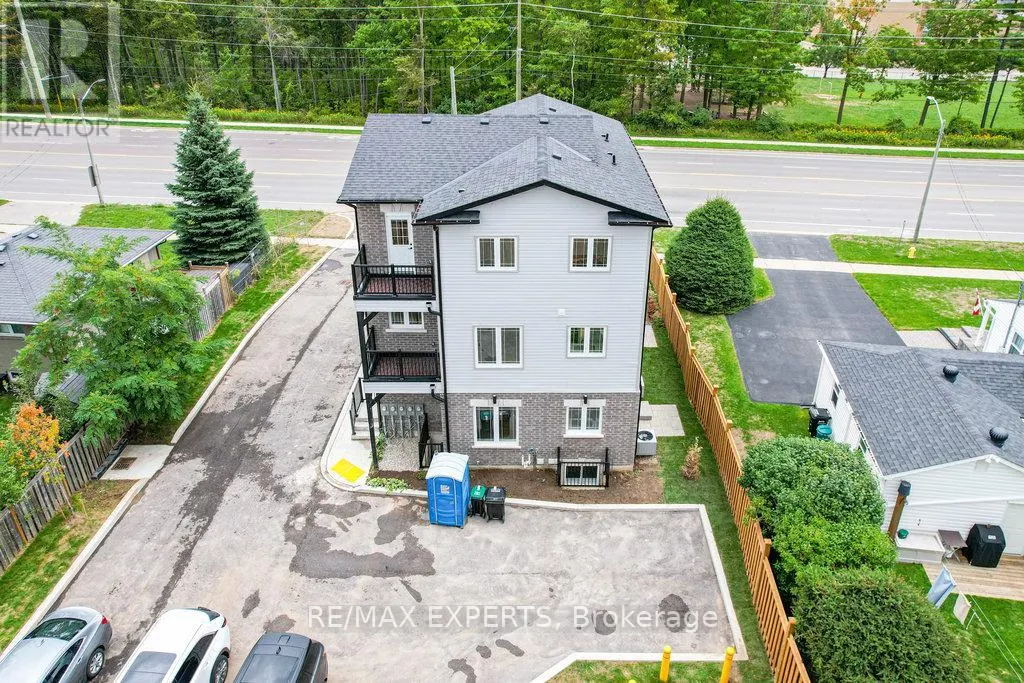 4 - 426 VETERANS DRIVE