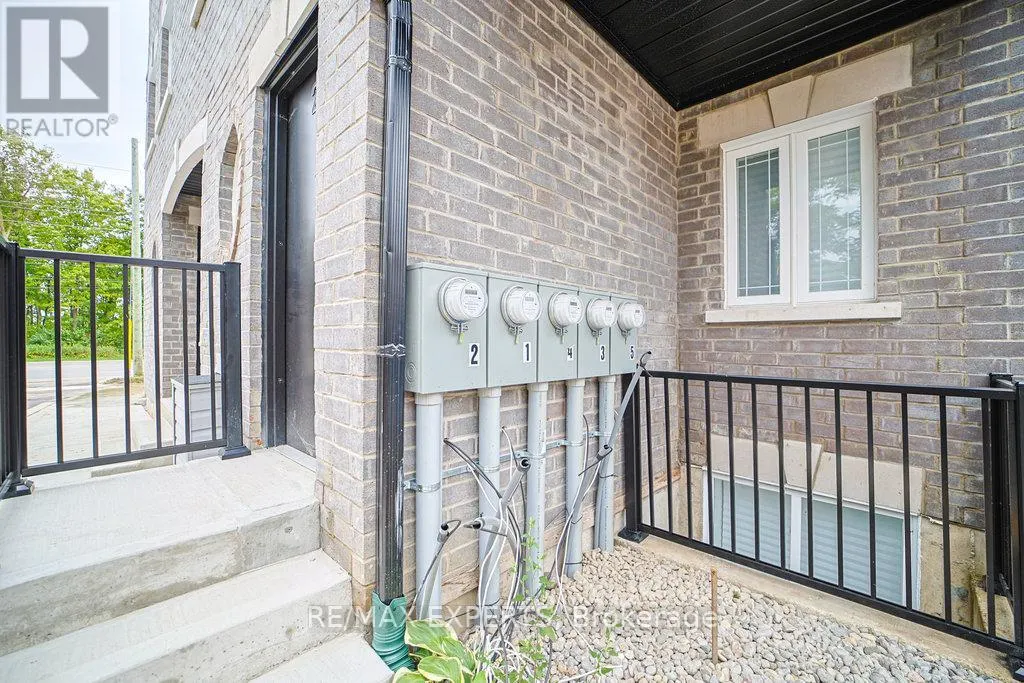 4 - 426 VETERANS DRIVE