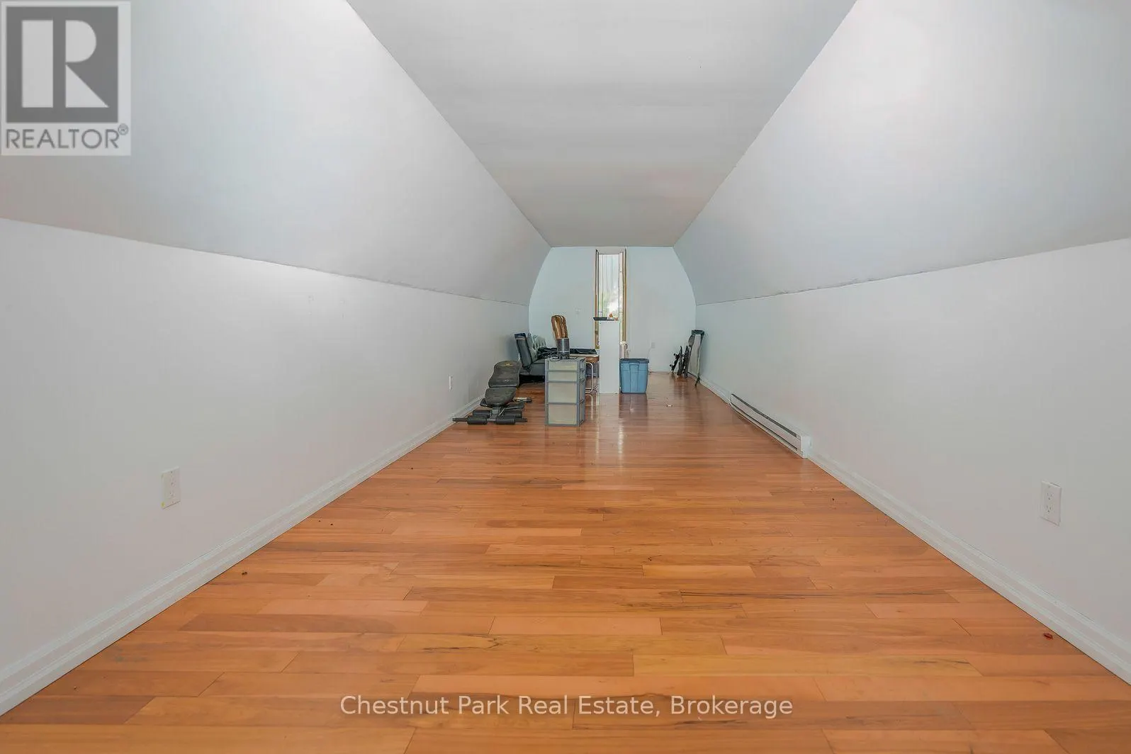 4 PARKSIDE AVENUE