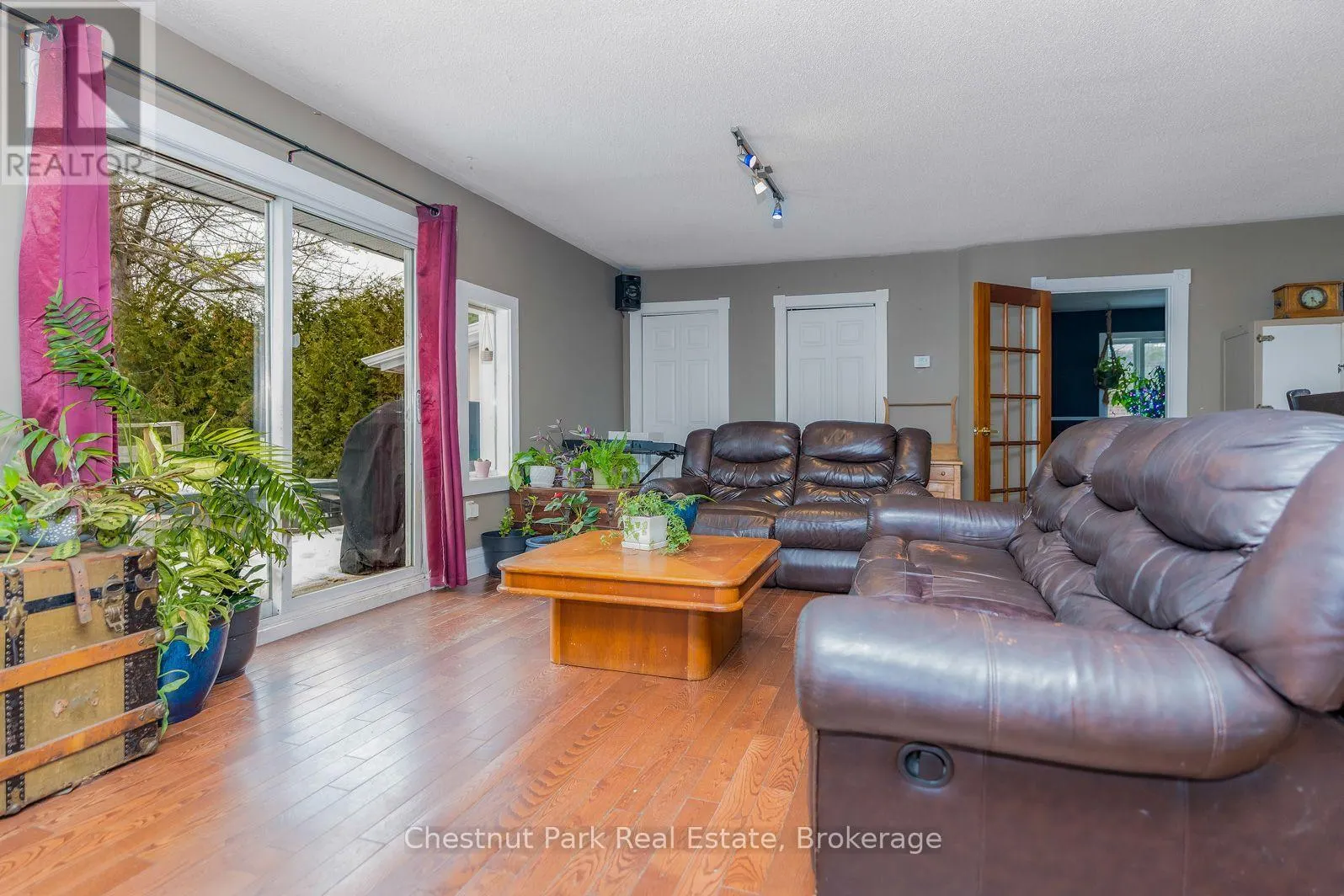 4 PARKSIDE AVENUE