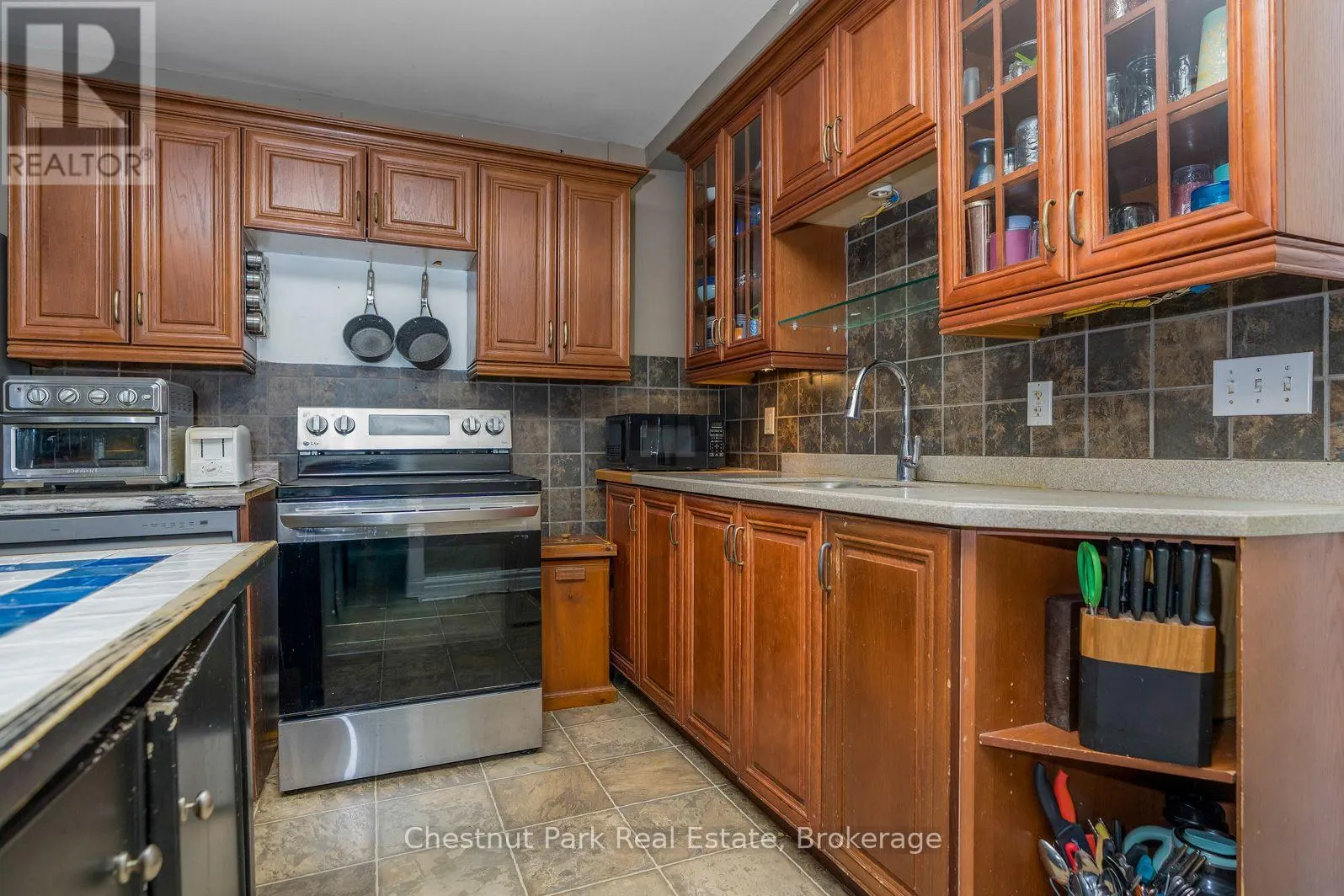 4 PARKSIDE AVENUE