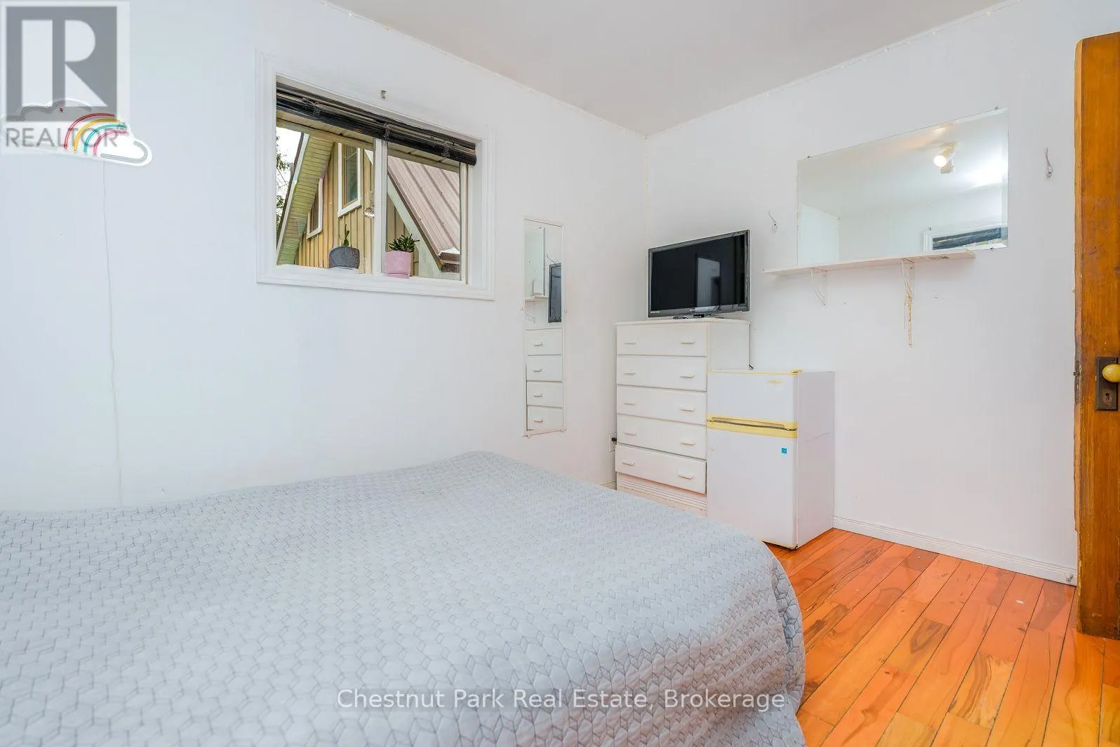 4 PARKSIDE AVENUE