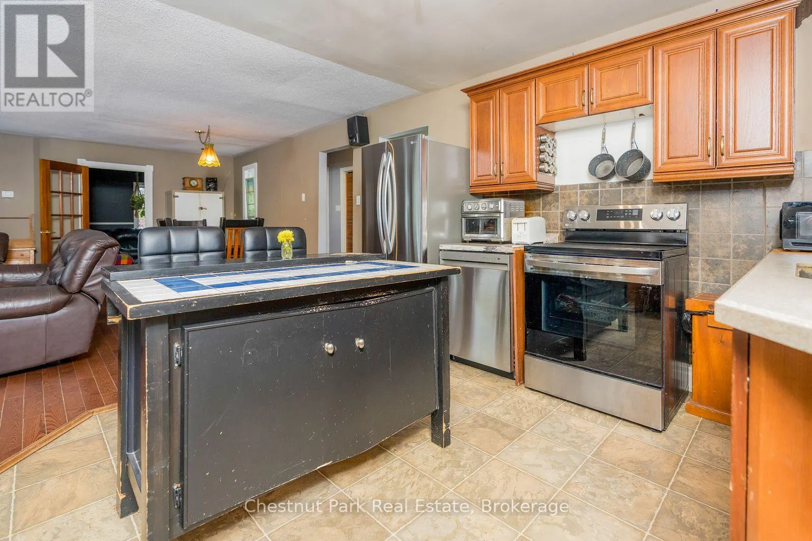 4 PARKSIDE AVENUE