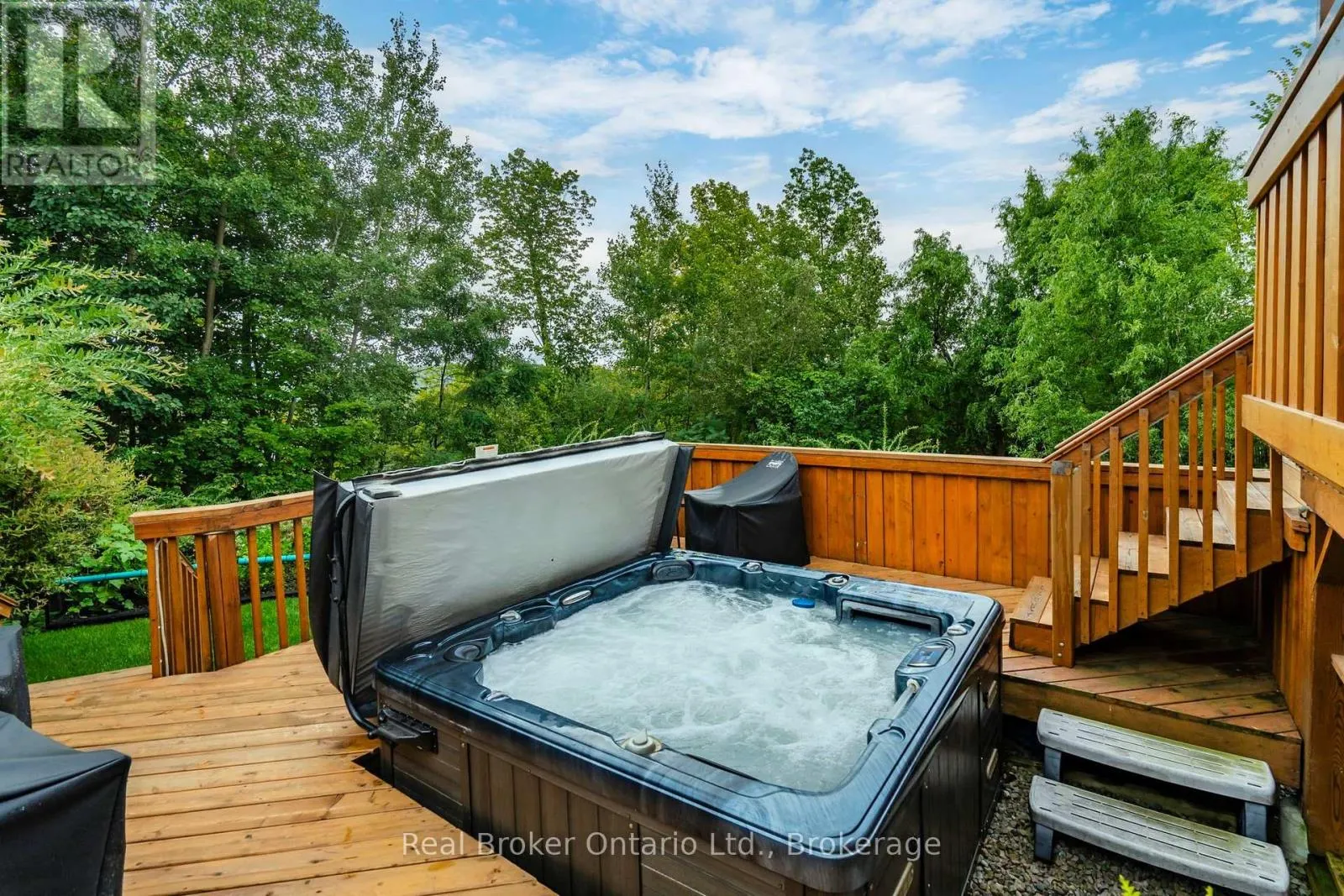 140 SOUTHWINDS CRESCENT
