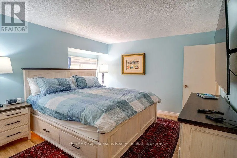 158 ESCARPMENT CRESCENT