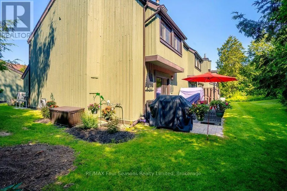 158 ESCARPMENT CRESCENT