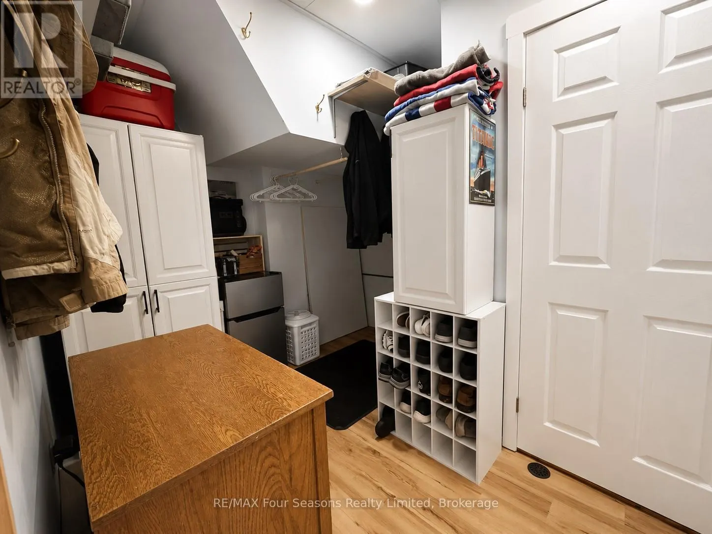 158 ESCARPMENT CRESCENT