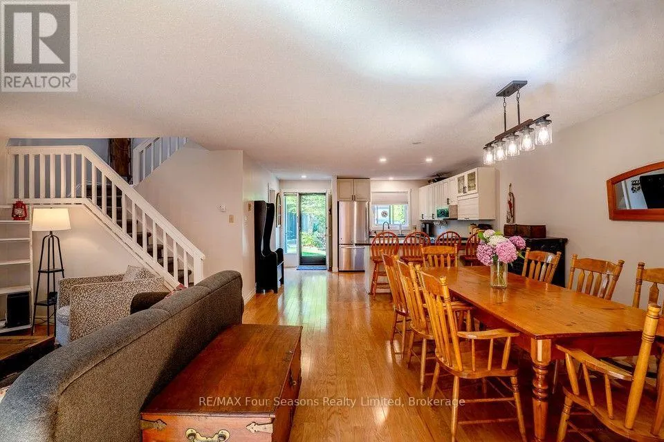 158 ESCARPMENT CRESCENT