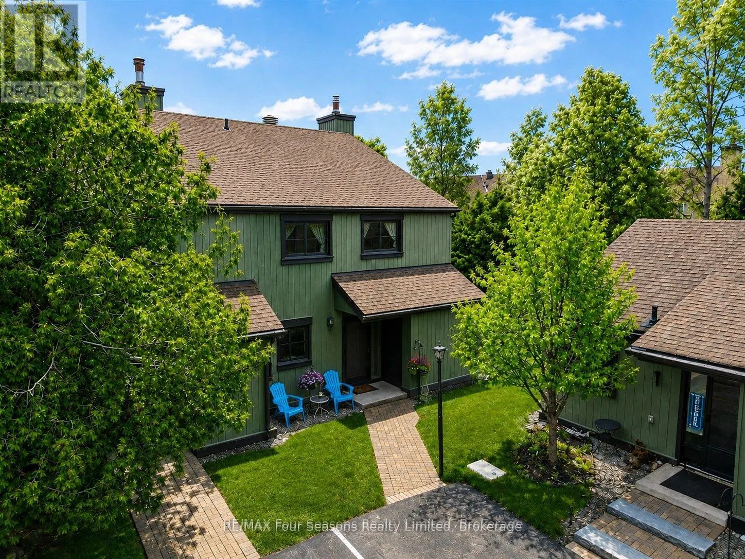158 ESCARPMENT CRESCENT
