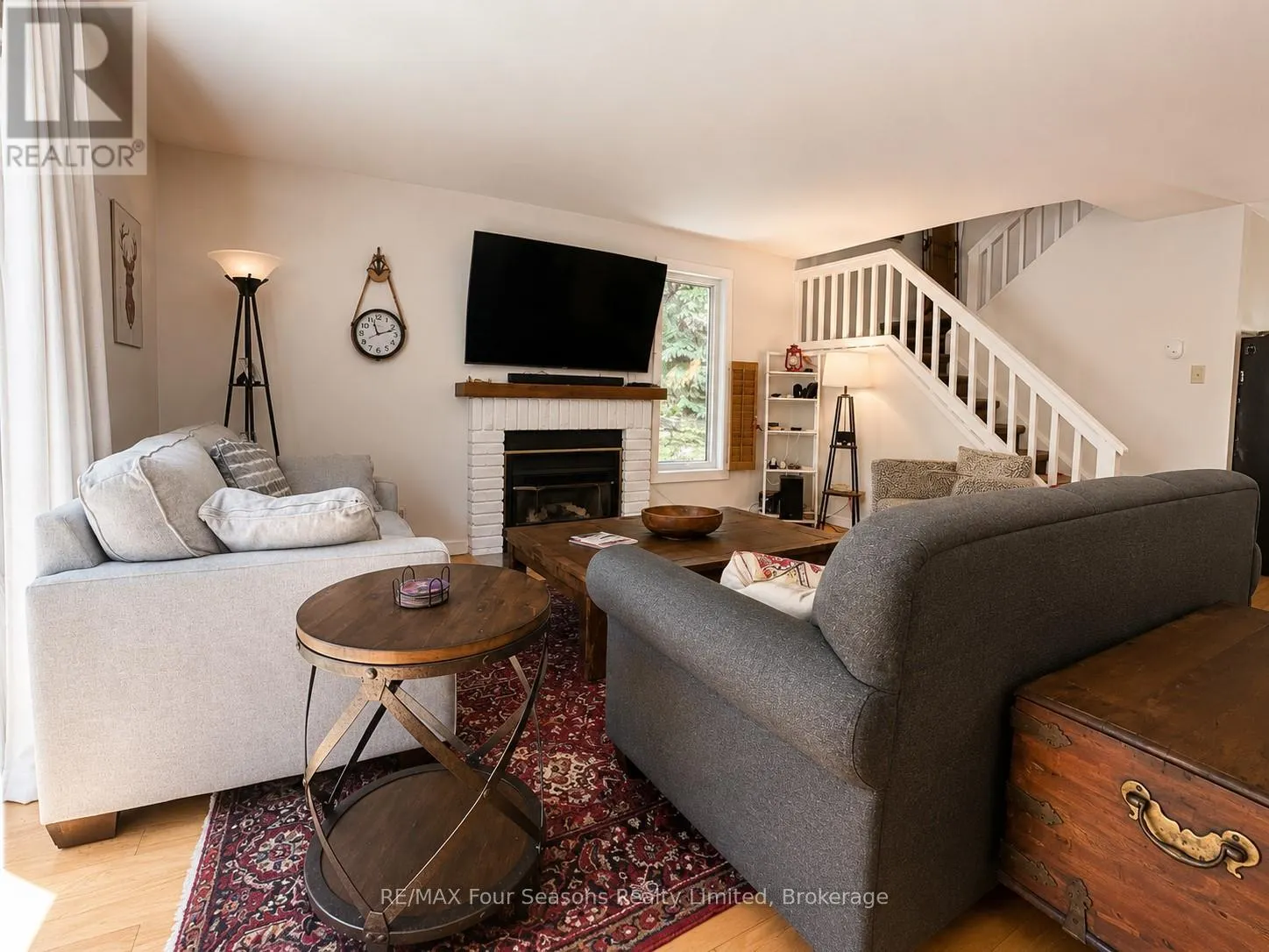158 ESCARPMENT CRESCENT