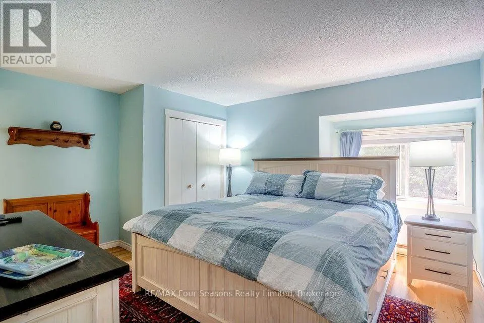 158 ESCARPMENT CRESCENT