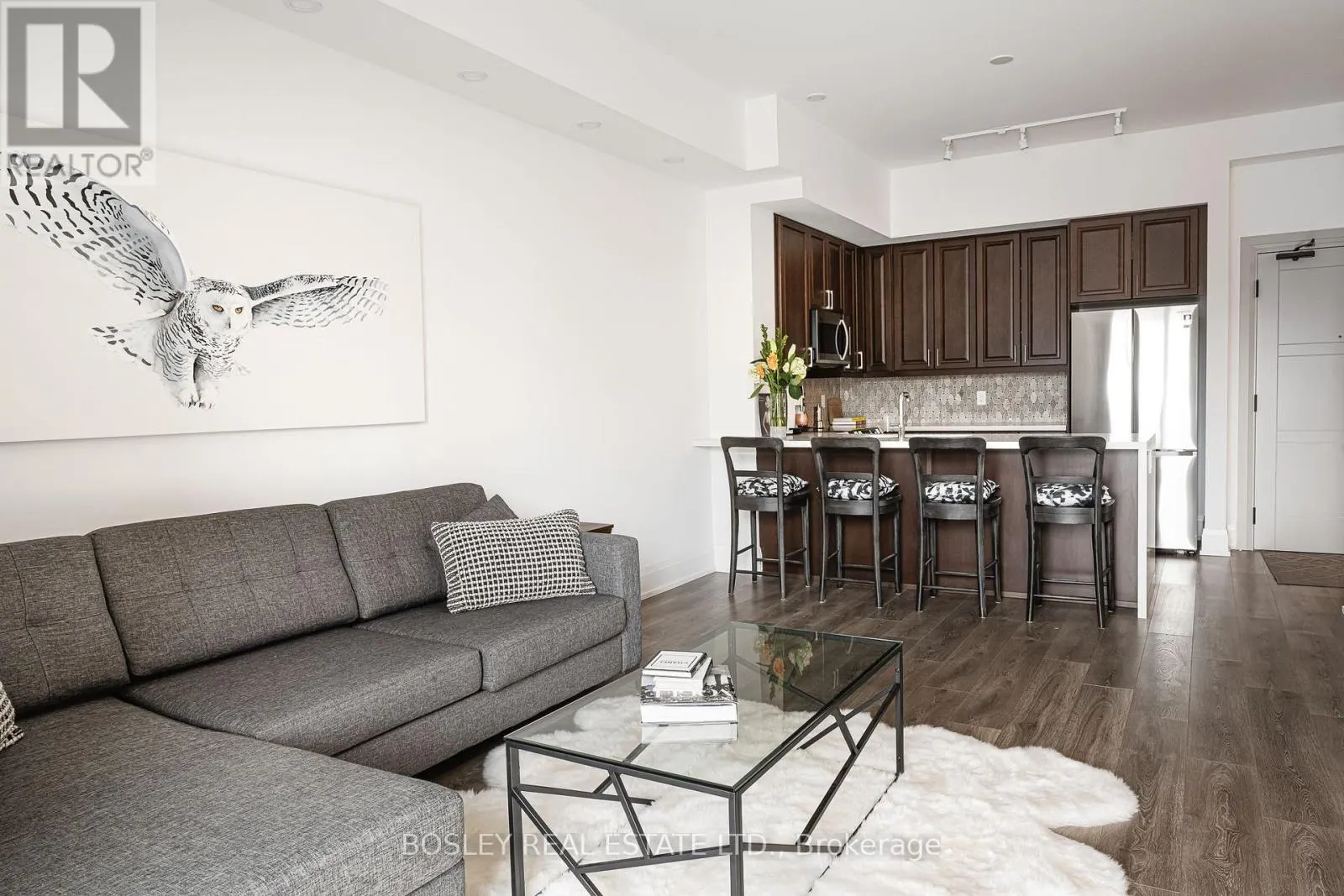 310 - 1 HUME STREET S