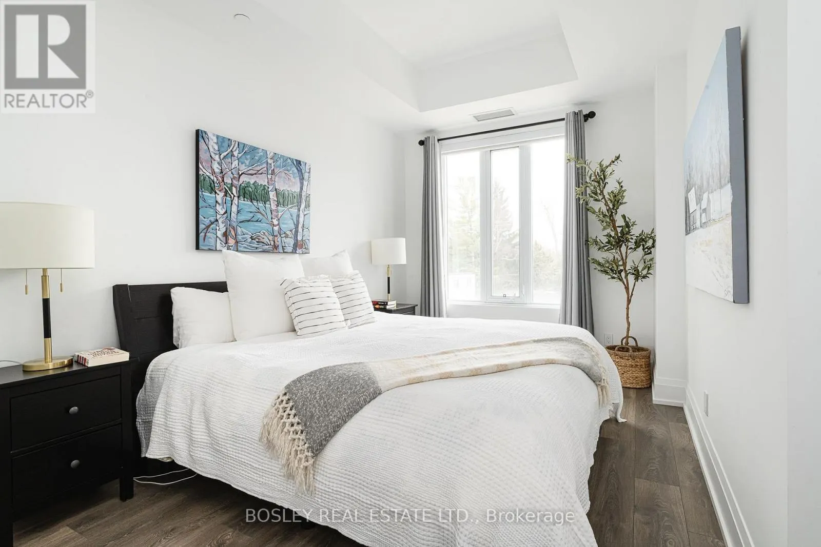 310 - 1 HUME STREET S