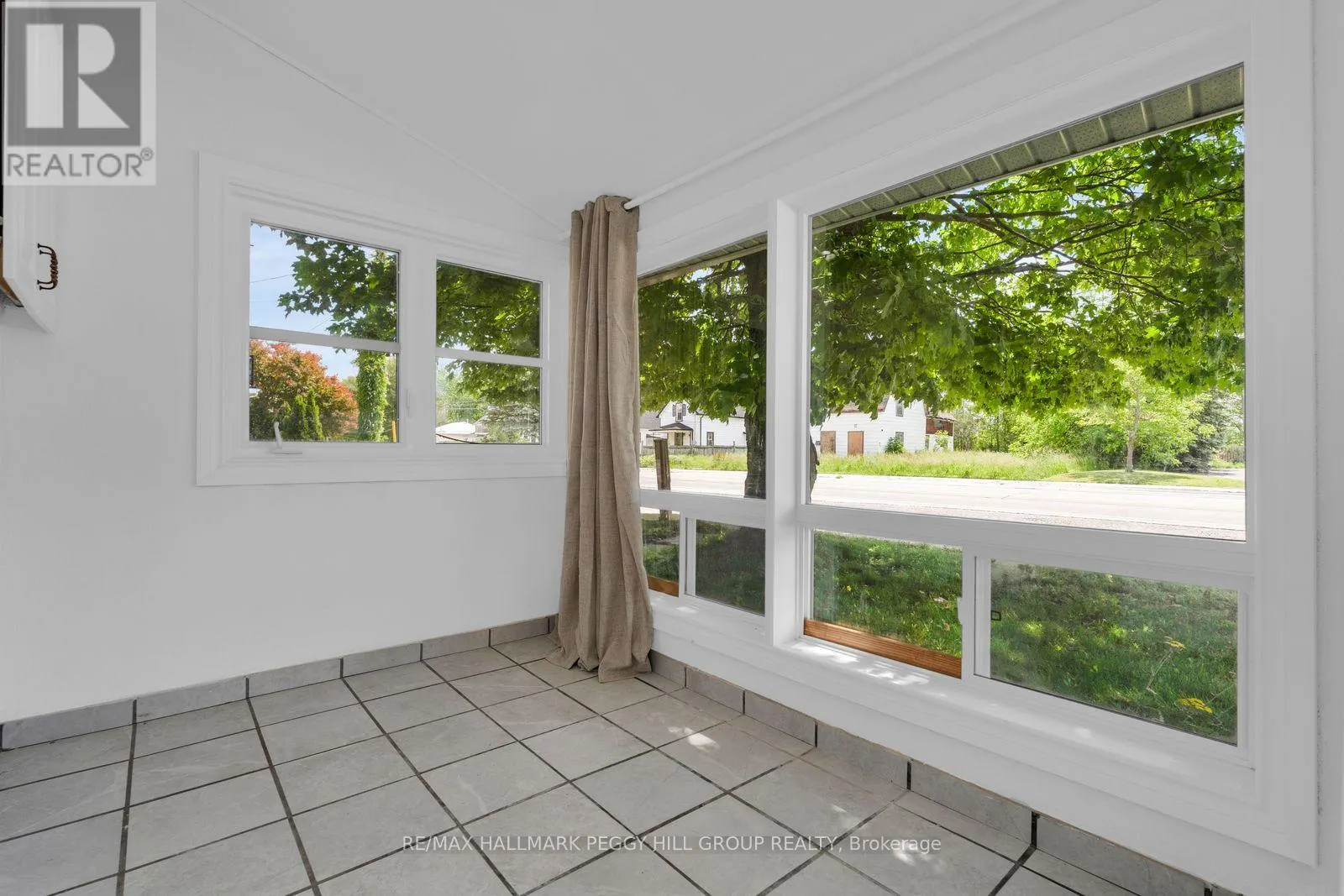 132 QUEEN STREET W