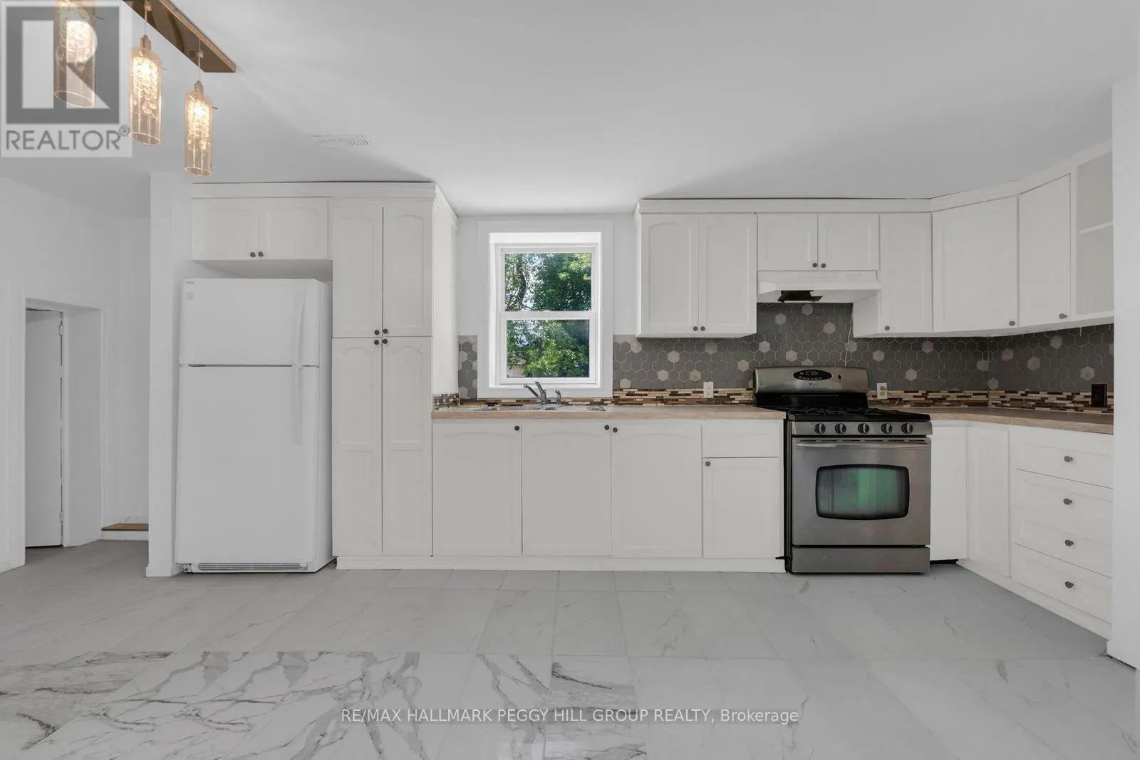 132 QUEEN STREET W