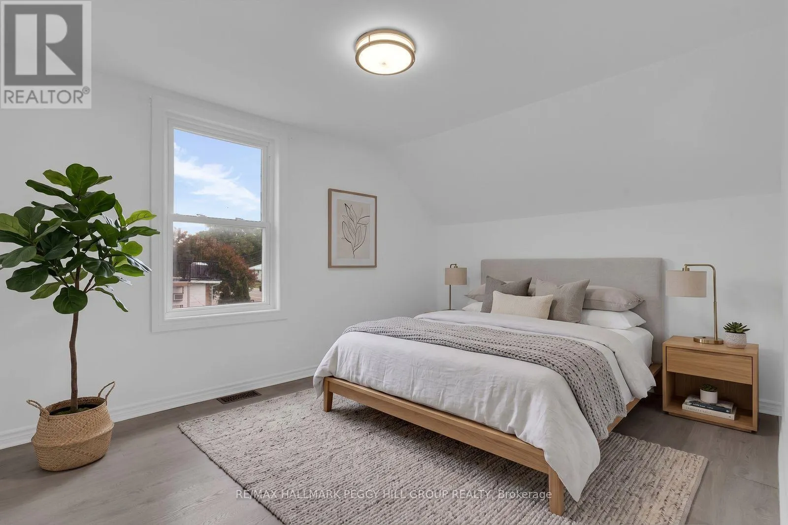 132 QUEEN STREET W