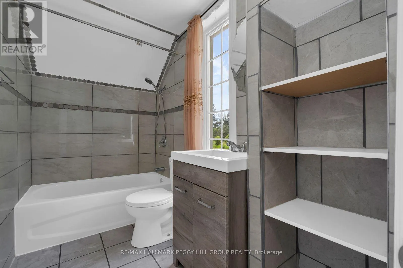 132 QUEEN STREET W