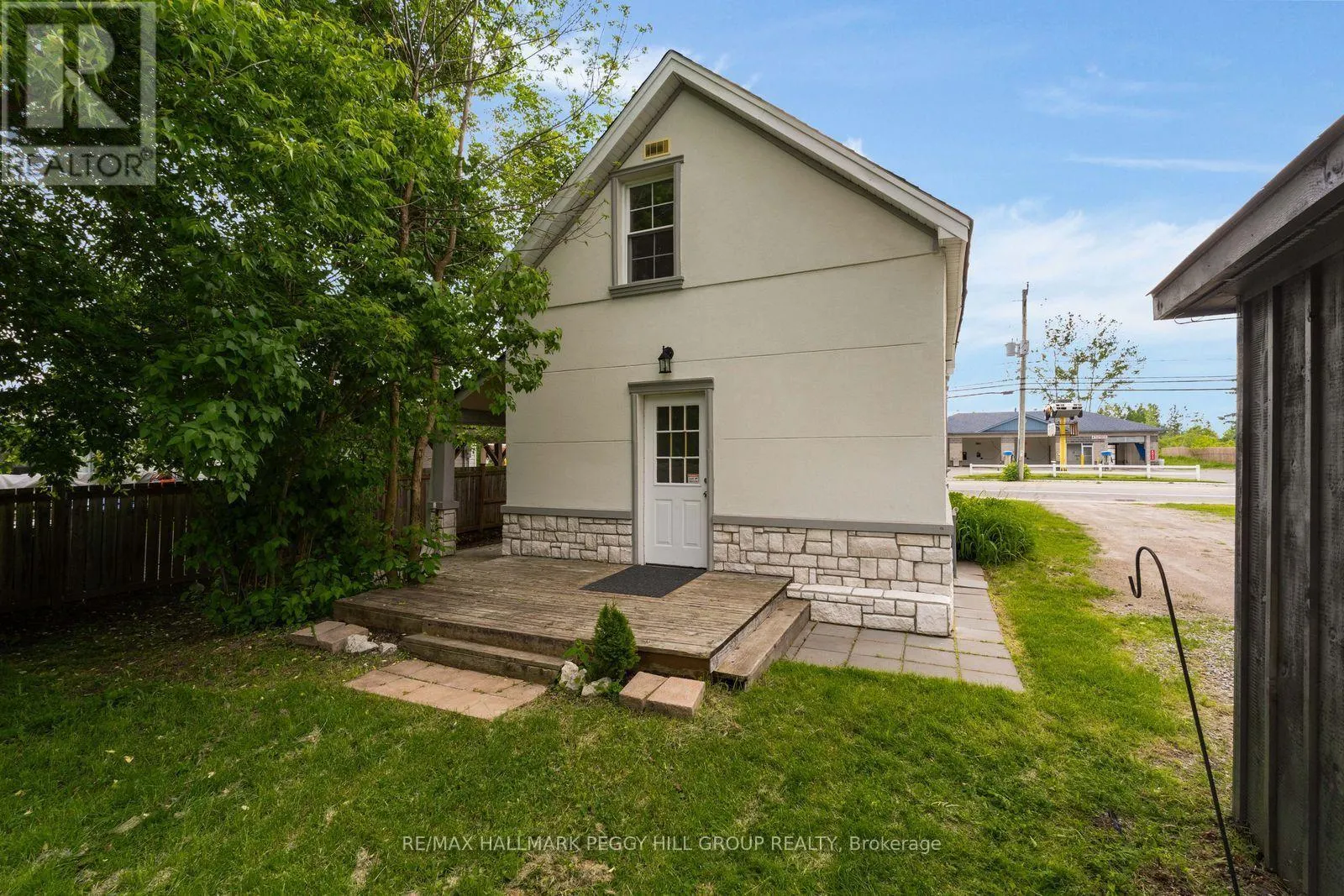 132 QUEEN STREET W