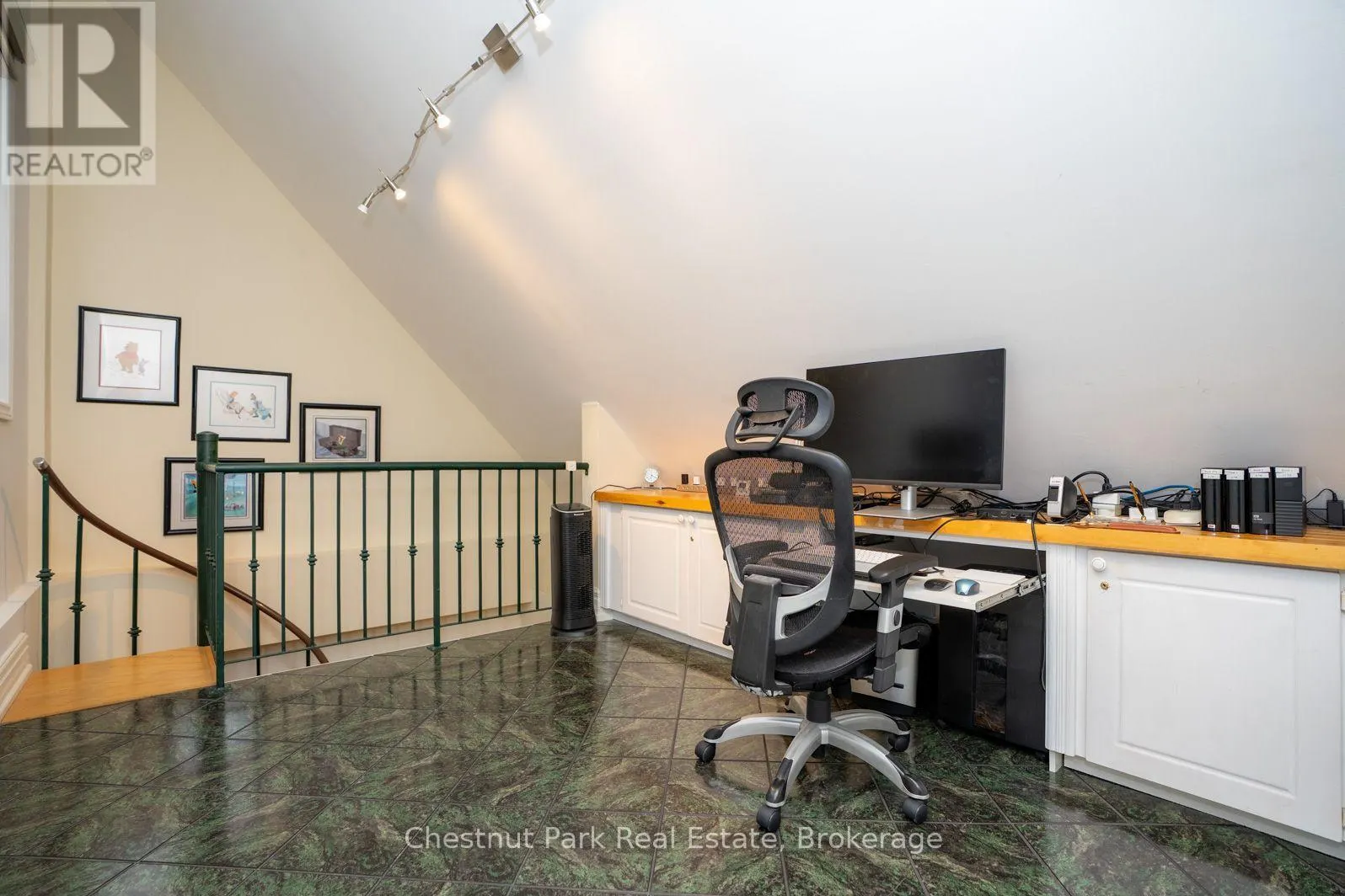 1001 - 24 RAMBLINGS WAY #1001