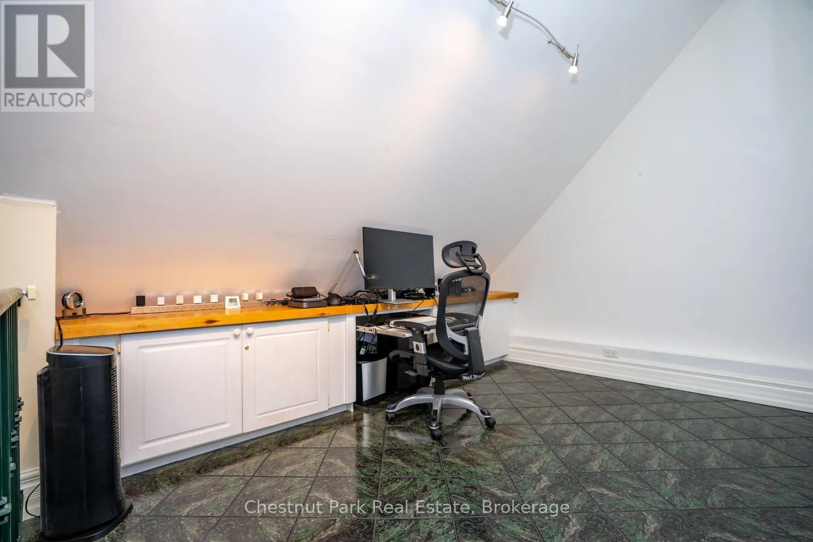 1001 - 24 RAMBLINGS WAY #1001