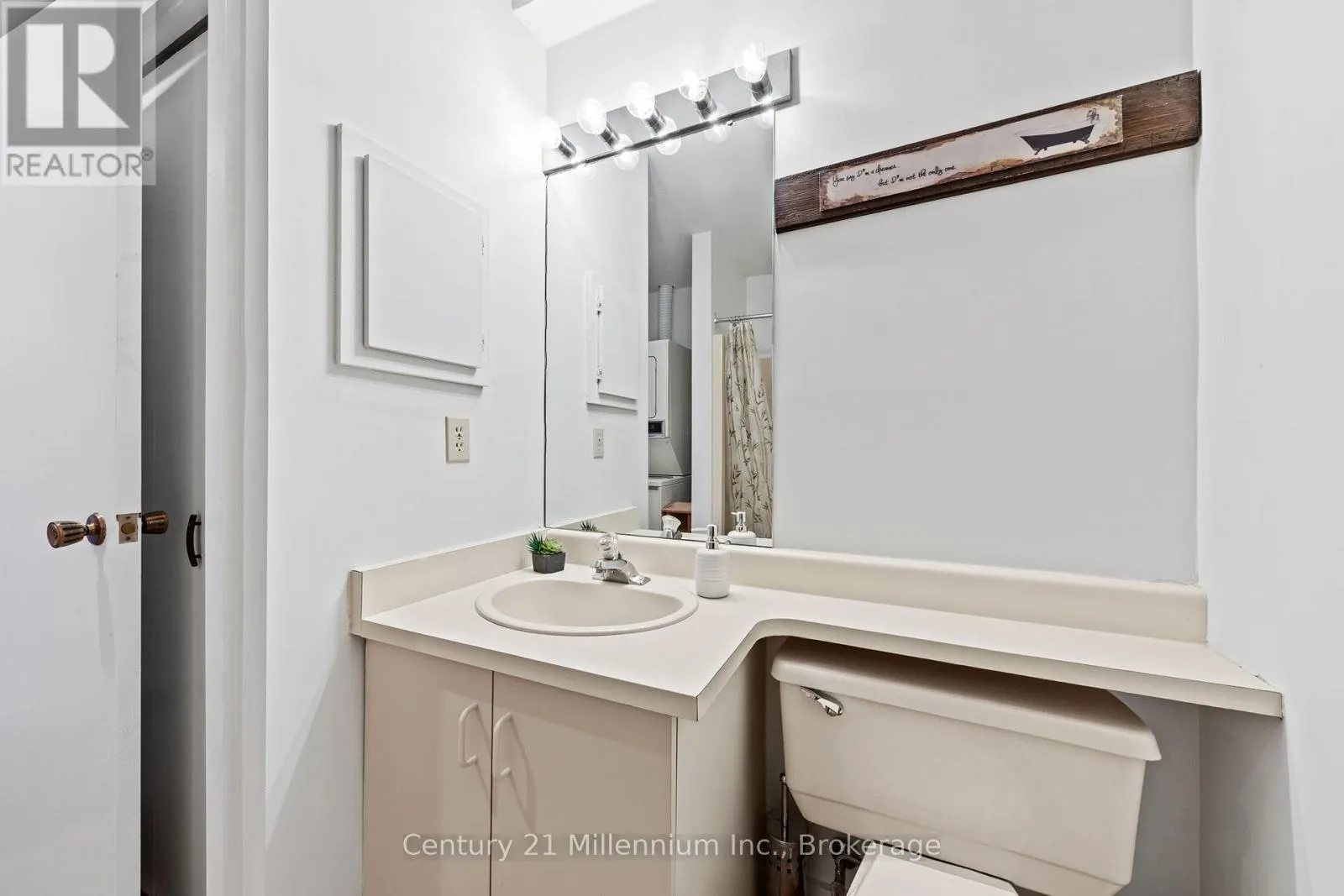 7 - 467 OXBOW CRESCENT #7