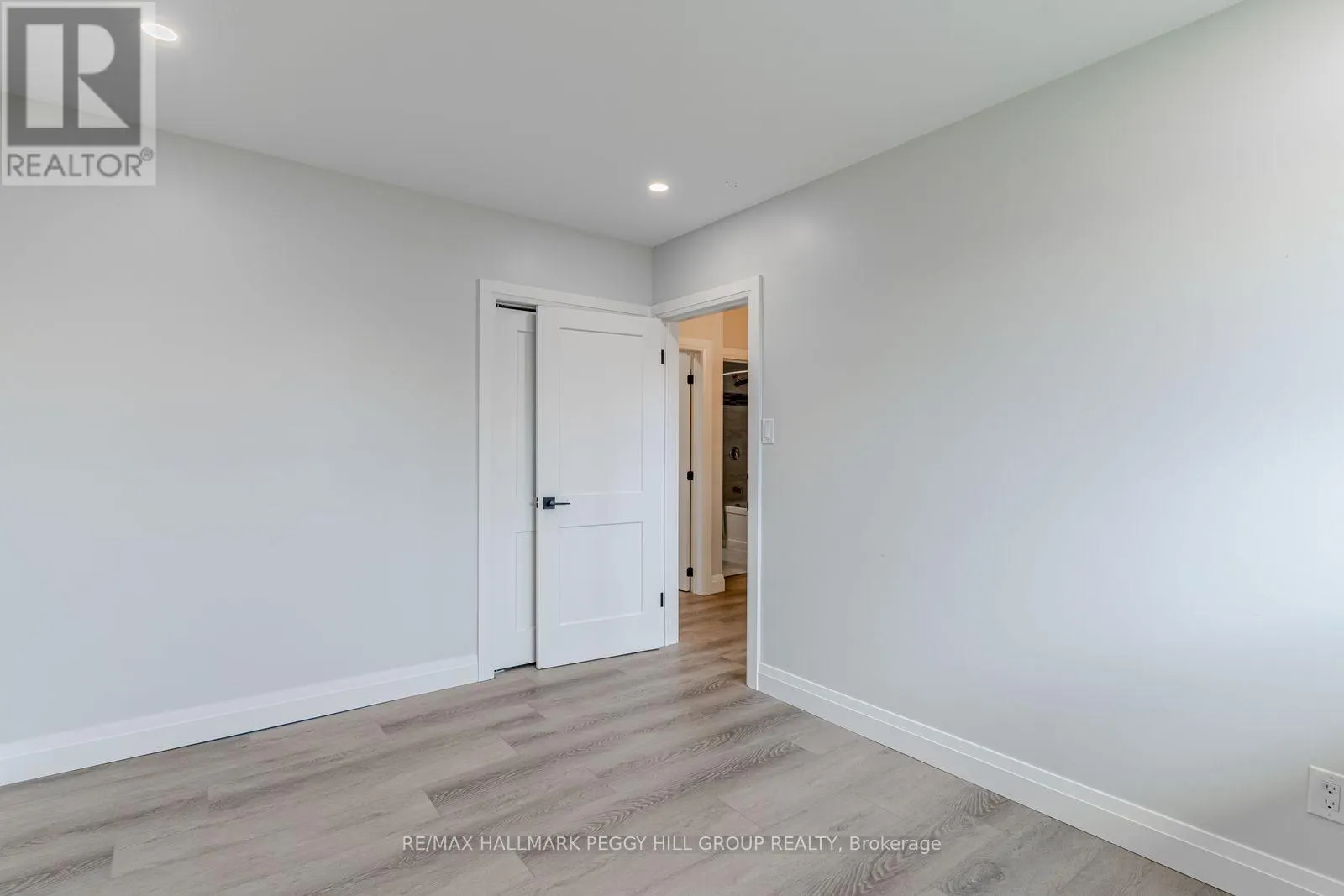 UPPER - 20 OTTAWAY AVENUE