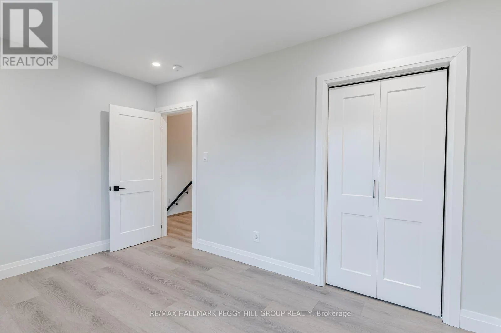 UPPER - 20 OTTAWAY AVENUE