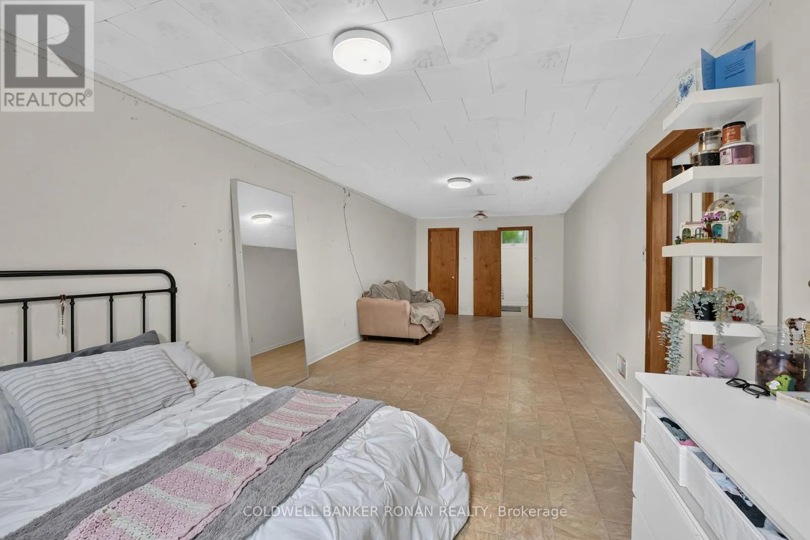 9 VINE STREET