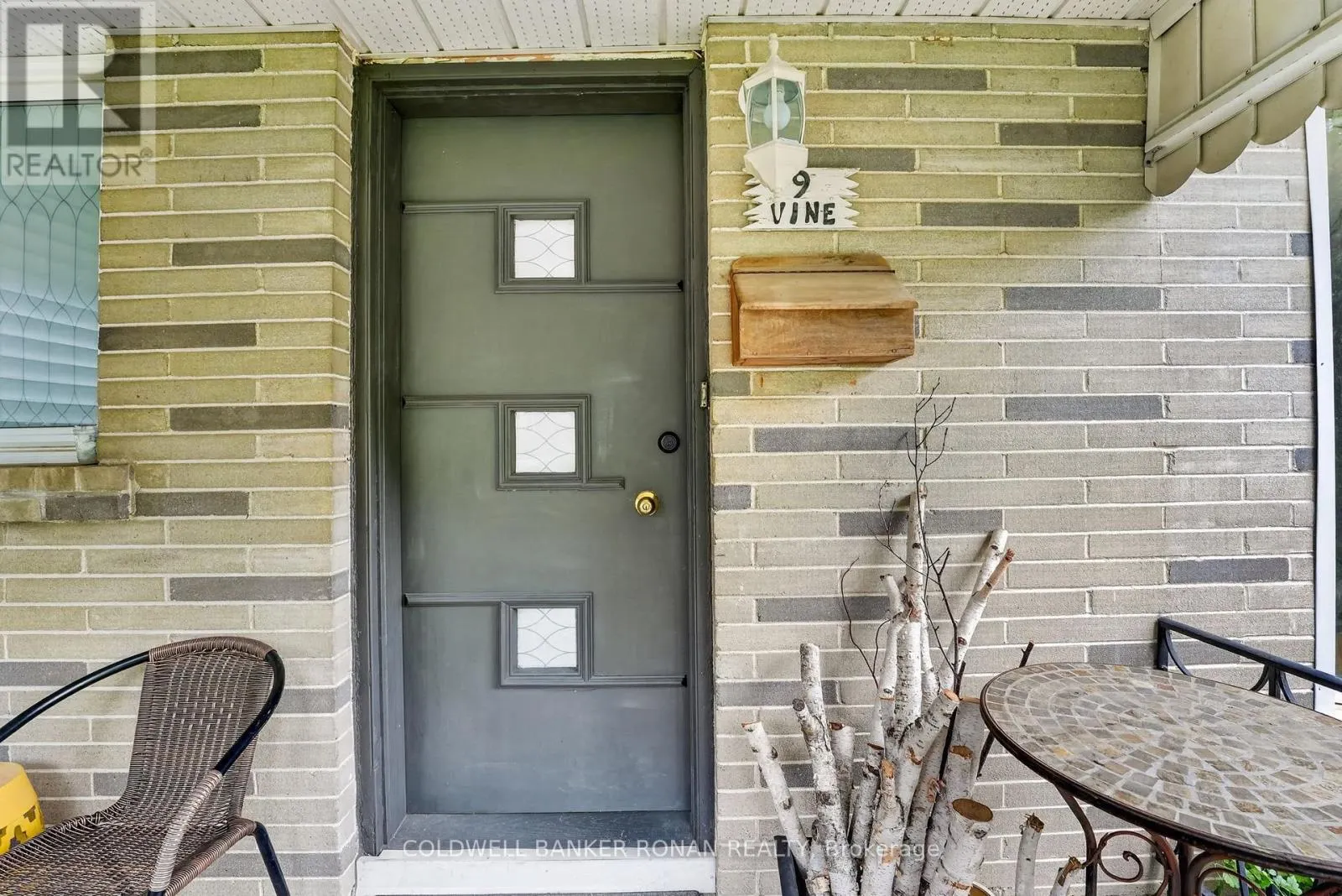 9 VINE STREET