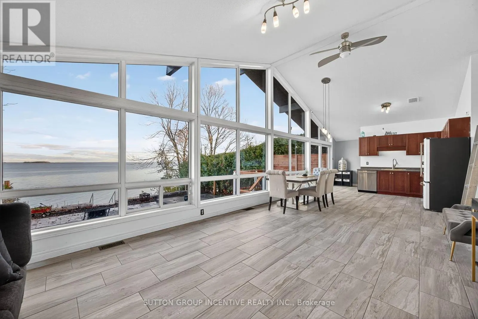 211 MOON POINT DRIVE