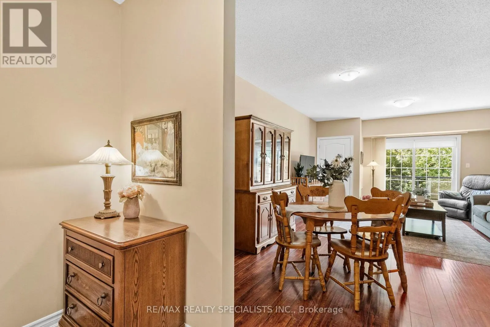 408 - 41 FERNDALE DRIVE S