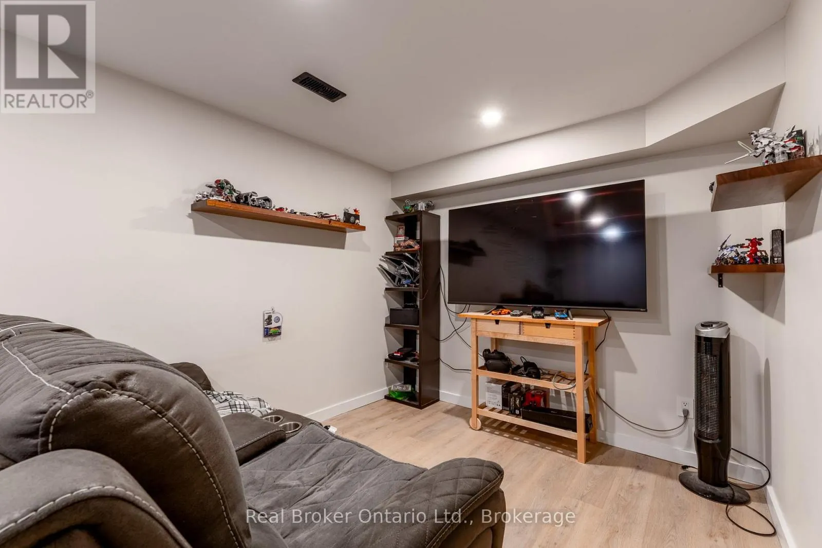 38 CHRISTIE CRESCENT