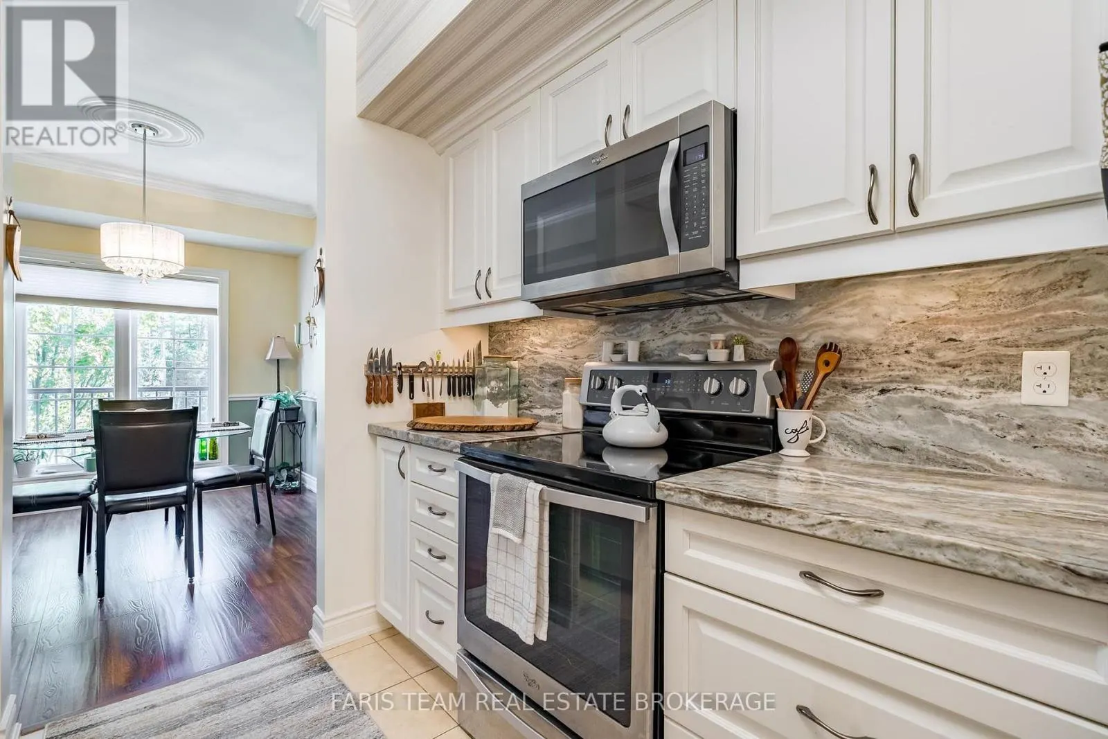 212 - 42 FERNDALE DRIVE S