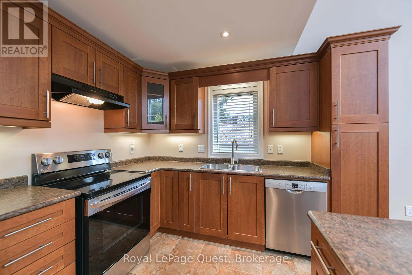 2956 LAKESIDE DRIVE