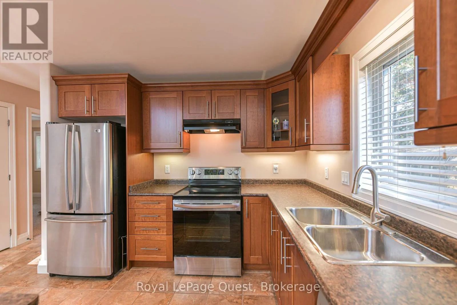 2956 LAKESIDE DRIVE
