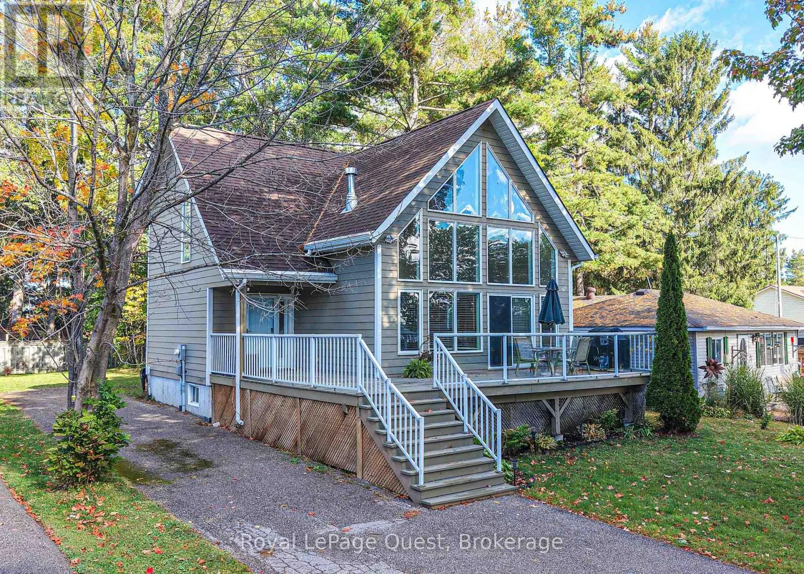 2956 LAKESIDE DRIVE