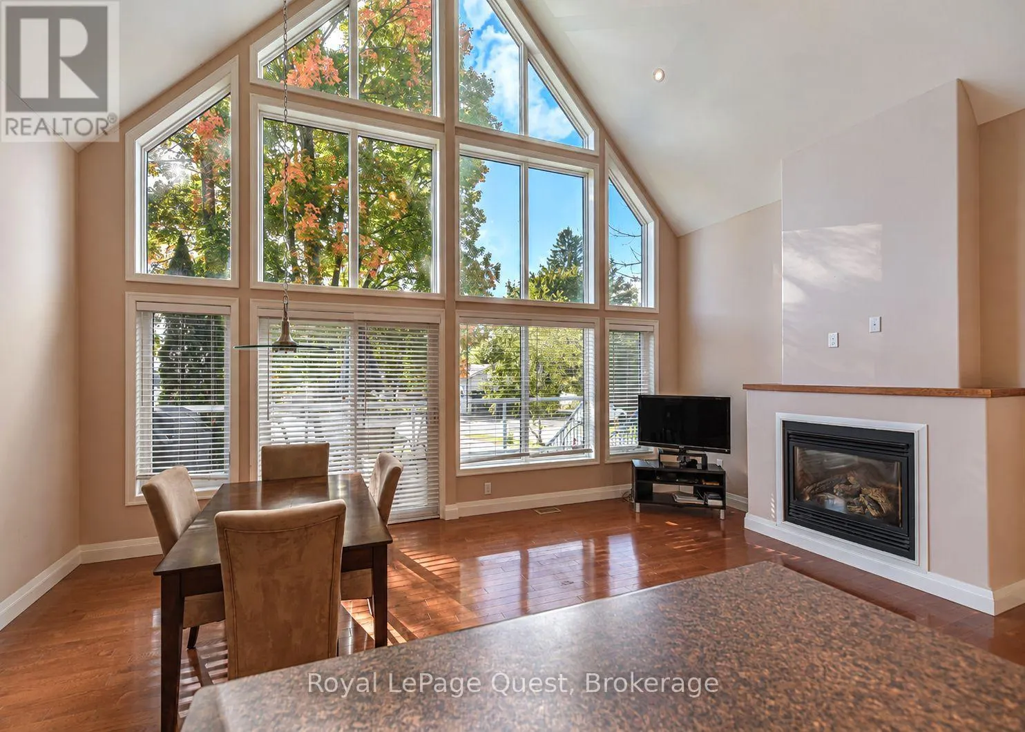 2956 LAKESIDE DRIVE