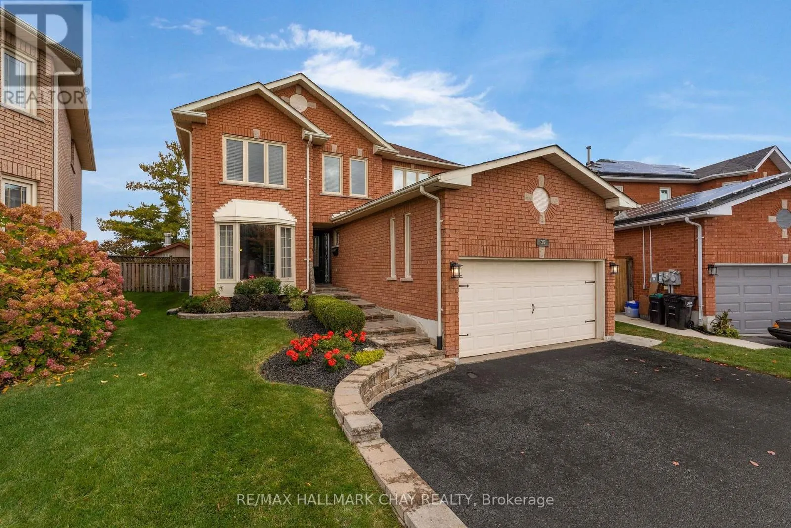 35 GRASETT CRESCENT