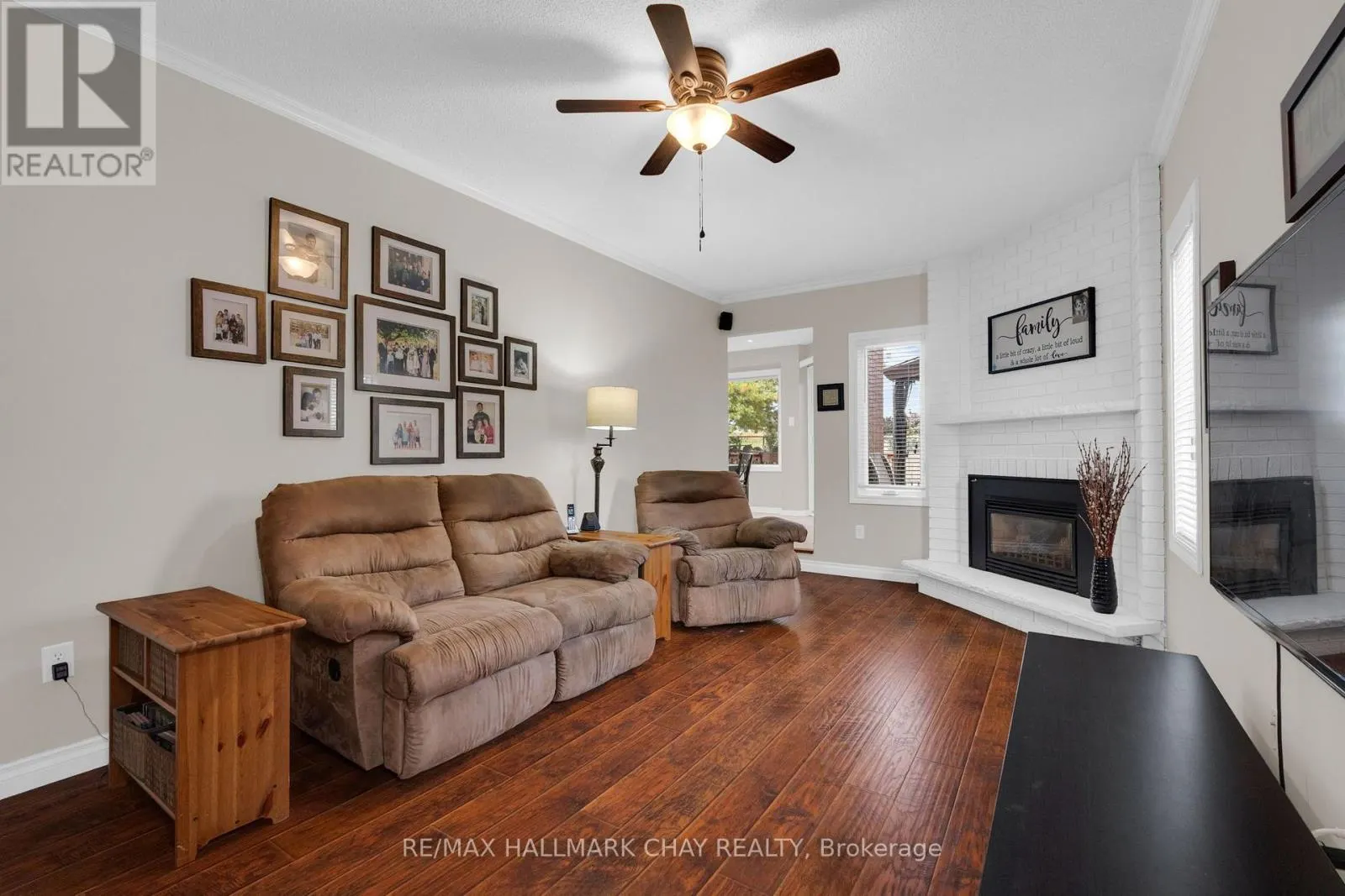 35 GRASETT CRESCENT