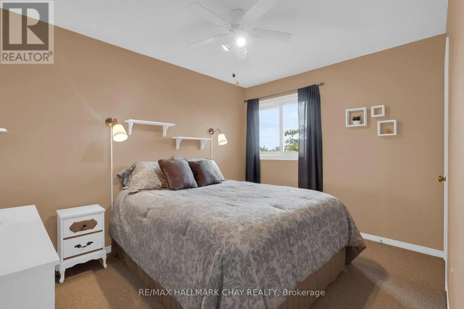 35 GRASETT CRESCENT