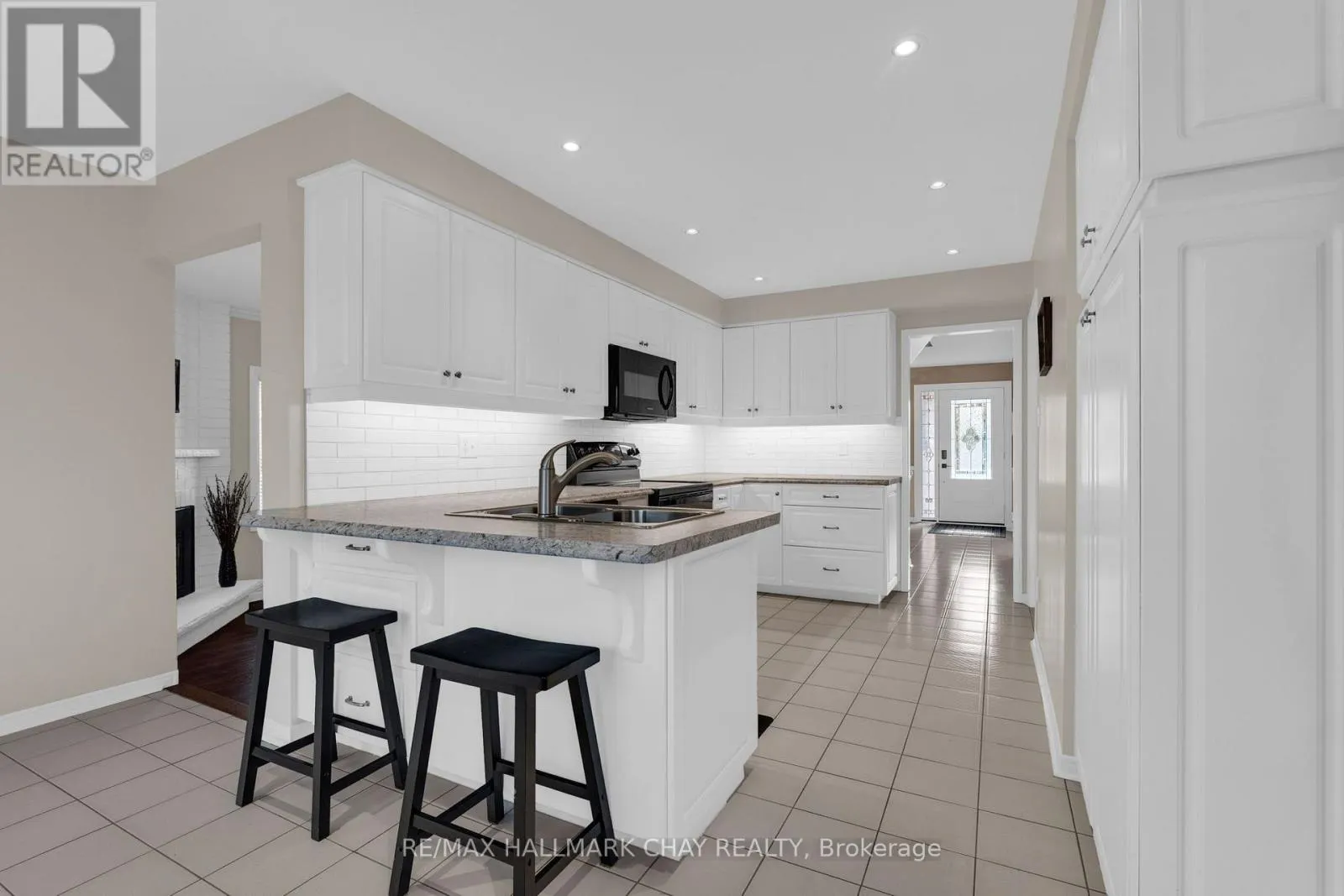 35 GRASETT CRESCENT
