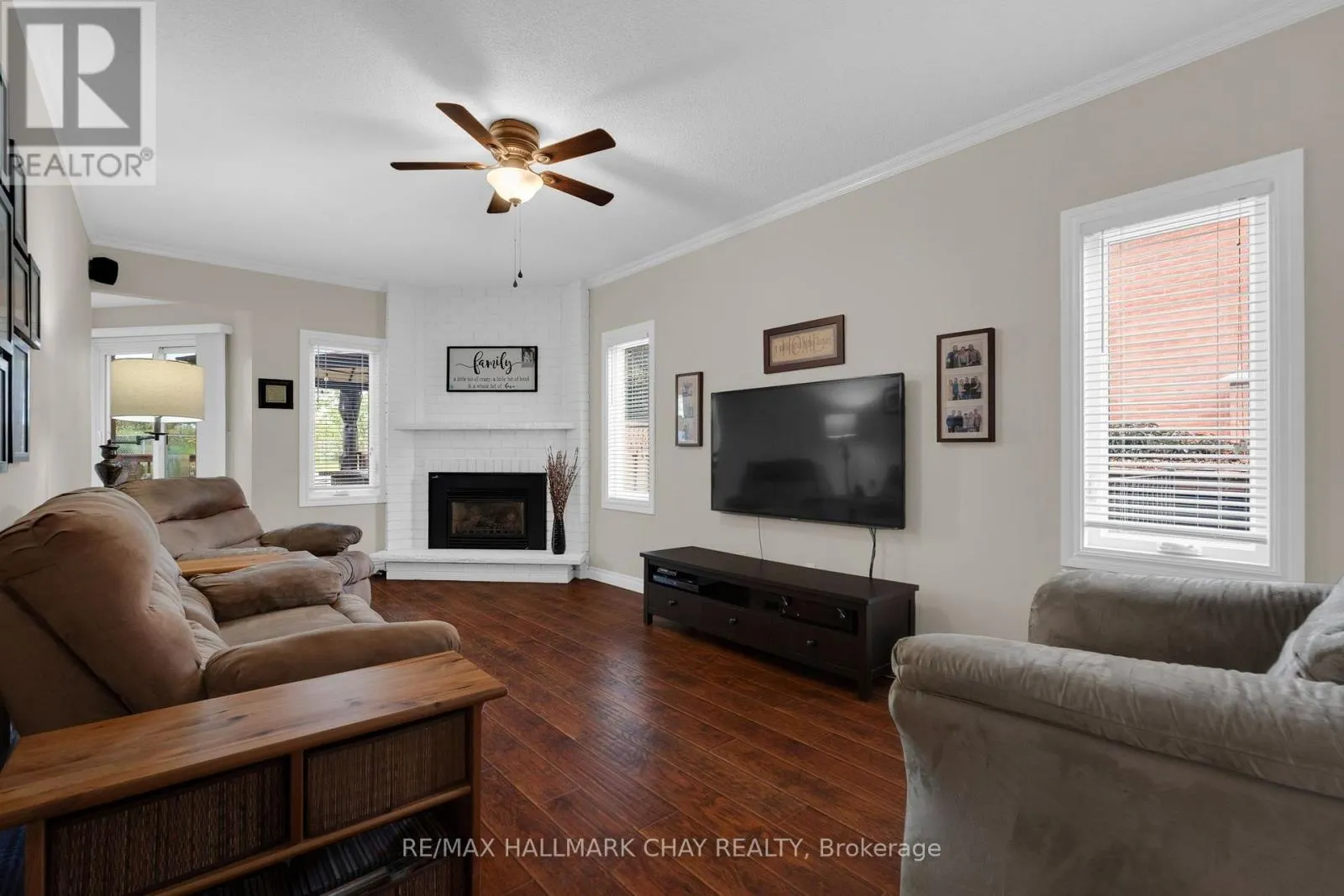 35 GRASETT CRESCENT