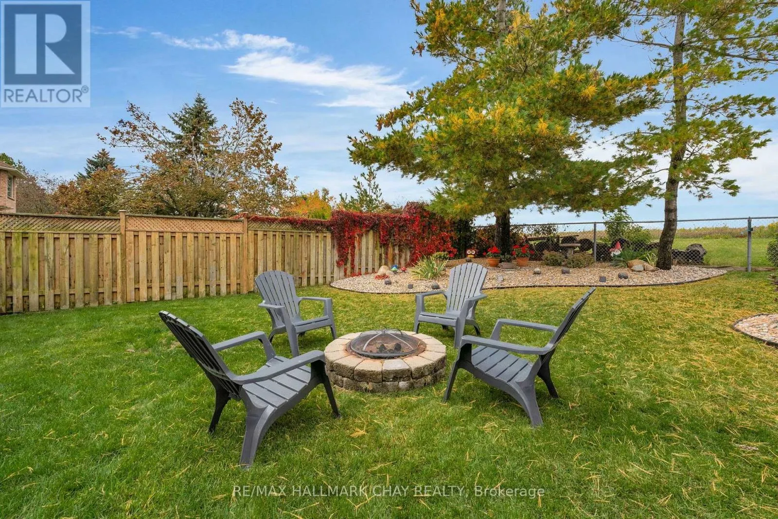 35 GRASETT CRESCENT