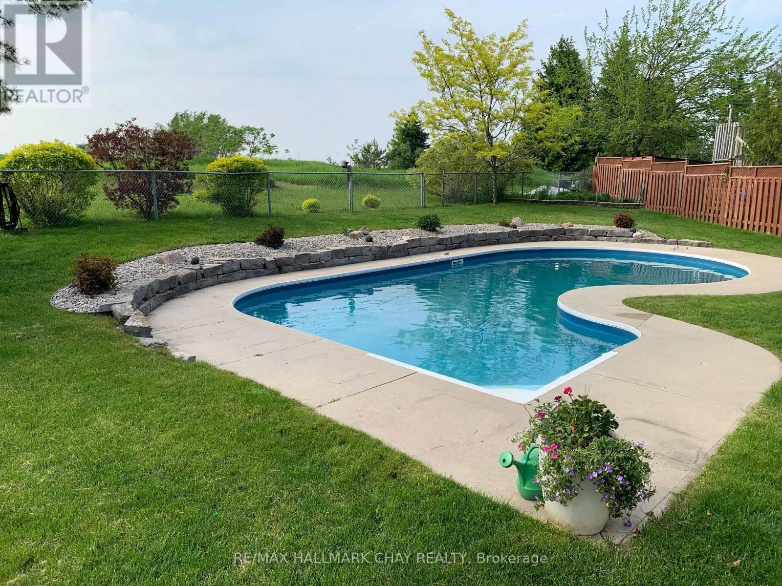 35 GRASETT CRESCENT
