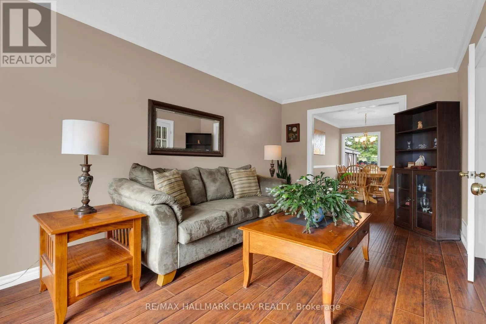 35 GRASETT CRESCENT
