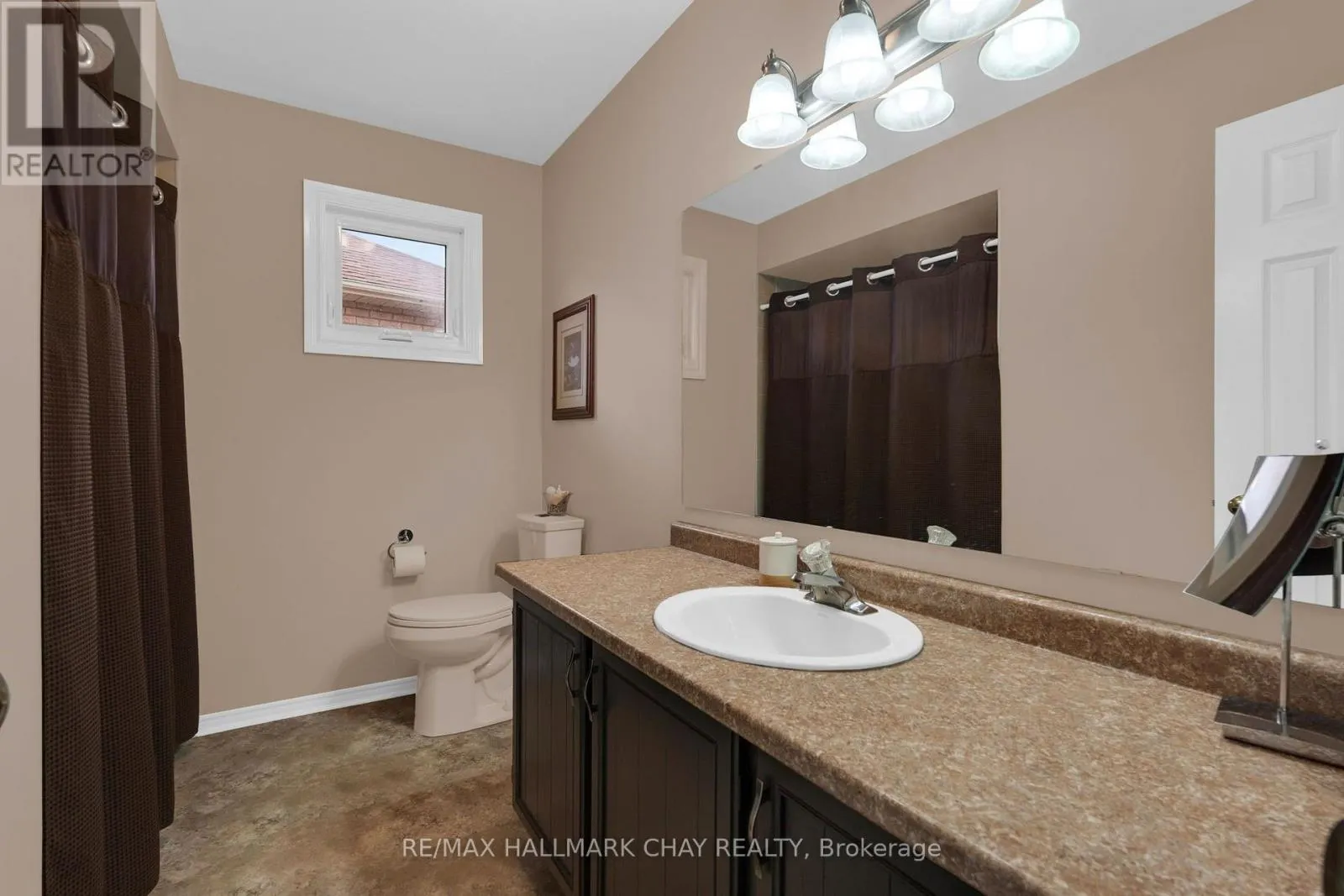 35 GRASETT CRESCENT
